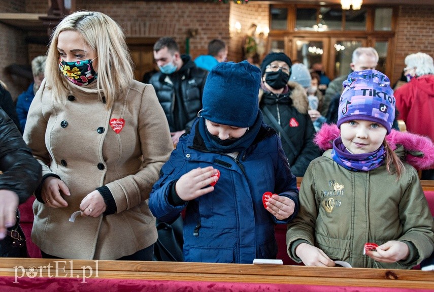 Elbląski duchowny po raz kolejny wsparł WOŚP zdjęcie nr 235537