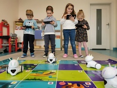 Przedszkolaki z Dwujęzycznego Niepublicznego Przedszkola „Mieszko I” programują roboty Photon!