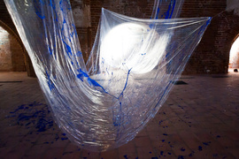 \"Kluczowa jest gra barw i doznanie przestrzeni\". Blumetrie cd. w Galerii EL