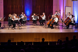 Tańcujące smyczkowanie z EOK