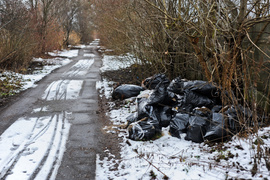 O śmieciach między drogą a rzeką zdjęcie nr 236305