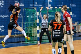 Długi przestój i porażka Startu z liderkami