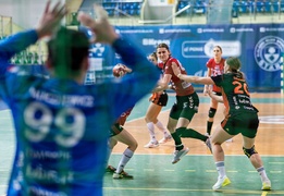 Długi przestój i porażka Startu z liderkami