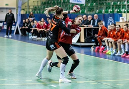 Długi przestój i porażka Startu z liderkami