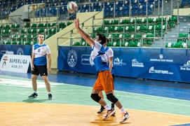 Co słychać pod siatką