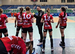 O włos od niespodzianki