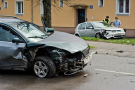 Zderzenie trzech aut, sprawca miał 2,5 promila i był poszukiwany