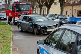 Zderzenie trzech aut, sprawca miał 2,5 promila i był poszukiwany