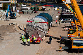 Gigantyczne zbiorniki popłyną barkami