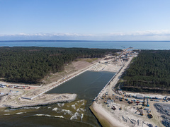 Na przekopie kładą asfalt Na przekopie kładą asfalt