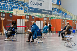 Ruszyły szczepienia w Hali Sportowo - Widowiskowej Ruszyły szczepienia w Hali Sportowo - Widowiskowej