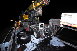 Nocny pożar ciężarówki na ekspresówce zdjęcie nr 239433