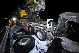 Nocny pożar ciężarówki na ekspresówce zdjęcie nr 239434