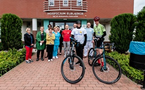 Dotarł na rowerze na Jasną Górę, by pomóc hospicjum (aktualizacja)