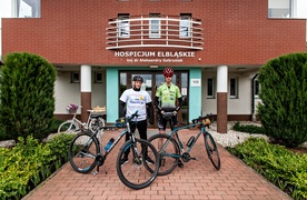 Dotarł na rowerze na Jasną Górę, by pomóc hospicjum (aktualizacja)
