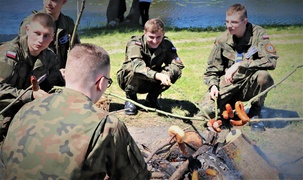 Uczniowie na szkoleniu u terytorialsów