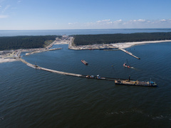 Pierwszy z mostów na Mierzei przechodzi próbne obciążenia