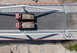 Pierwszy z mostów na Mierzei przechodzi próbne obciążenia