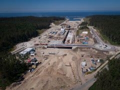 Pierwszy z mostów na Mierzei przechodzi próbne obciążenia