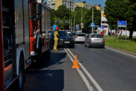 Kolizja trzech aut przed mostem Wyszyńskiego