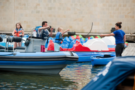 Na linie przez rzekę