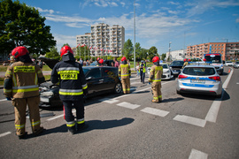 Kolizja 4 aut na czerwonym świetle