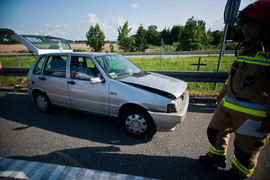 Kolizja renault z fiatem na S7. Utrudnienia w ruchu