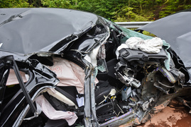 Opel uderzył w drzewo, kierowca miał 1,6 promila