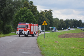 Wypadek 3 pojazdów pod Jelonkami, dwie osoby w szpitalu, sprawca zbiegł