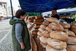 Spacerem wśród kramów. Ruszyło XV Święto Chleba w Elblągu!