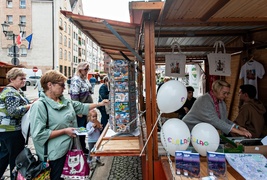 Spacerem wśród kramów. Ruszyło XV Święto Chleba w Elblągu!