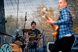 Piersi przegoniły deszcz