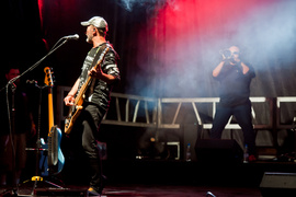 Piersi przegoniły deszcz