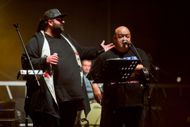 Piersi przegoniły deszcz