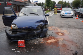 Volkswagen wjechał w ogrodzenie, a opel zderzył się z fiatem