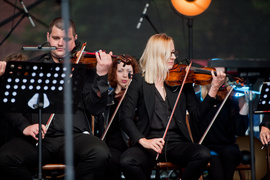 Porcja muzyki, kawałek filmu, szczypta miłości...