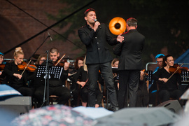 Porcja muzyki, kawałek filmu, szczypta miłości...