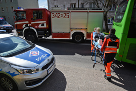 Autobus uderzył w osobówkę na Robotniczej