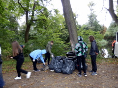 Wystarczyła godzina, by zebrać górę śmieci....