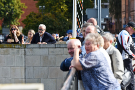 Rowerem po kładce i do wody