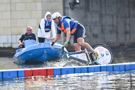 Rowerem po kładce i do wody