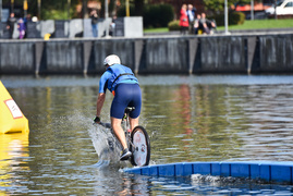 Rowerem po kładce i do wody