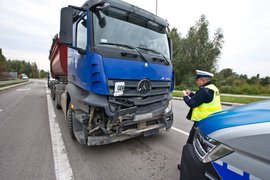 Ciężarówka uderzyła w toyotę. Trasa Unii Europejskiej była zablokowana
