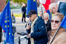 \"Zostajemy w Europie\". Prounijna pikieta w Elblągu