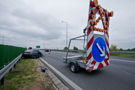 Kierowca hondy uderzył w przyczepę, 35-latek miał 2 promile!