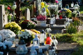 Elblążanie odwiedzają groby bliskich