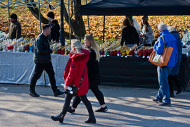 Elblążanie odwiedzają groby bliskich Elblążanie odwiedzają groby bliskich