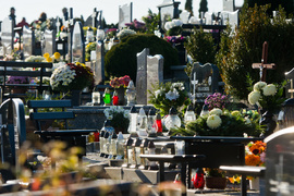 Elblążanie odwiedzają groby bliskich