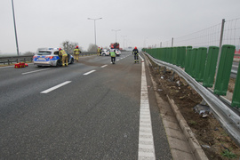 Uderzył w barierki na S7, dwa pasy w kierunku Elbląga były zablokowane zdjęcie nr 251975