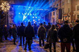 Mikołaj, stragany, koncerty. Trwają Świąteczne Spotkania Elblążan